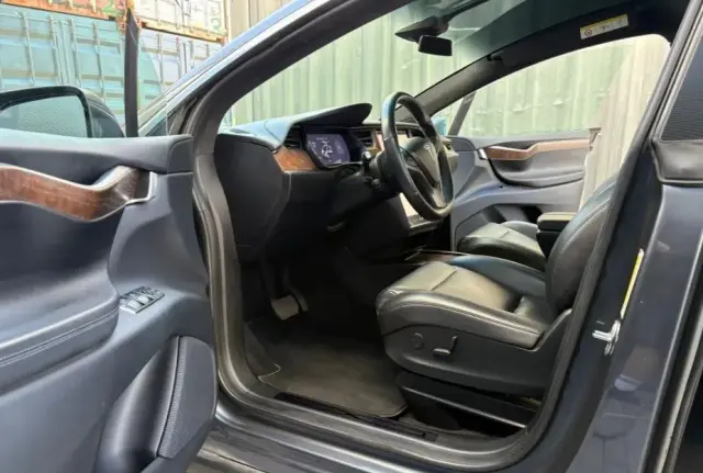 TESLA Model X 100D Allradantrieb