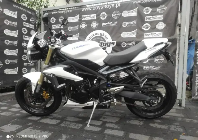 TRIUMPH Street Triple 