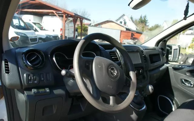 OPEL Vivaro 