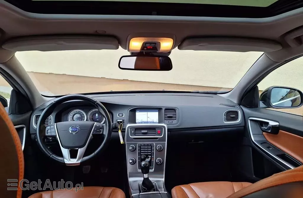 VOLVO V60 