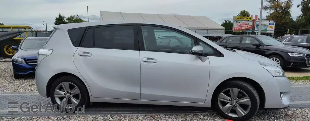TOYOTA Verso 