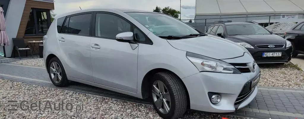 TOYOTA Verso 
