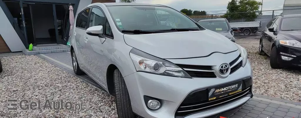 TOYOTA Verso 