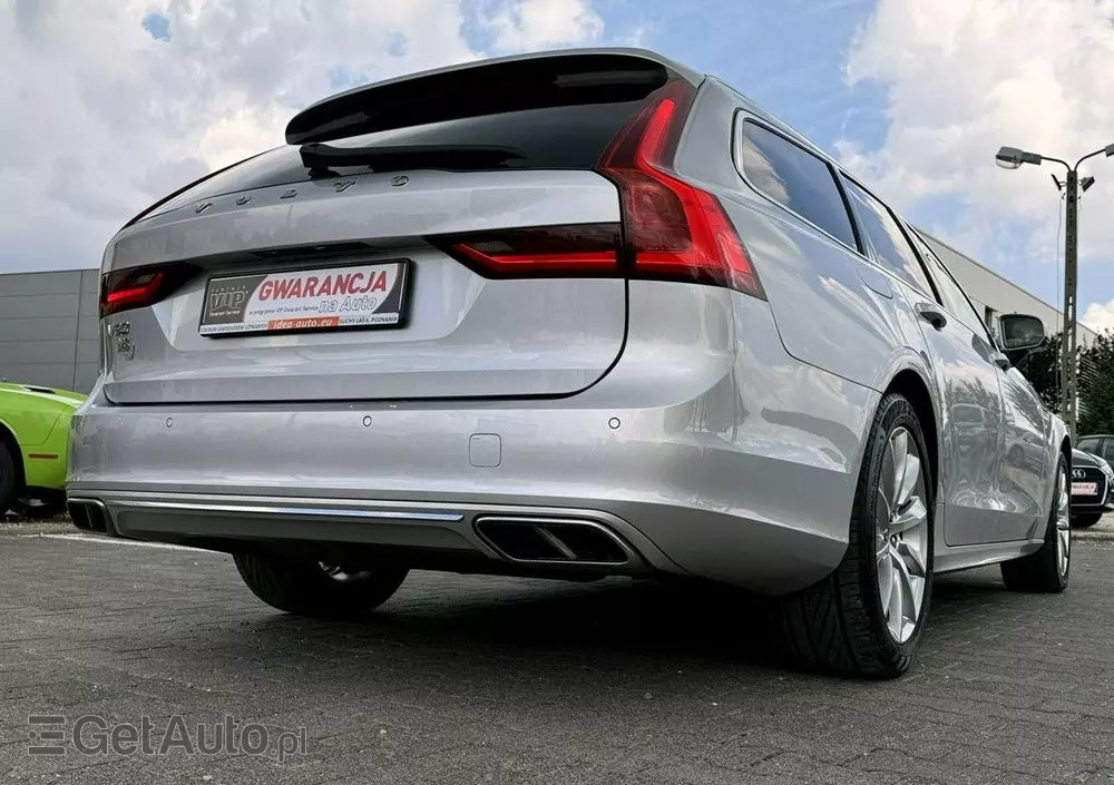 VOLVO V90 