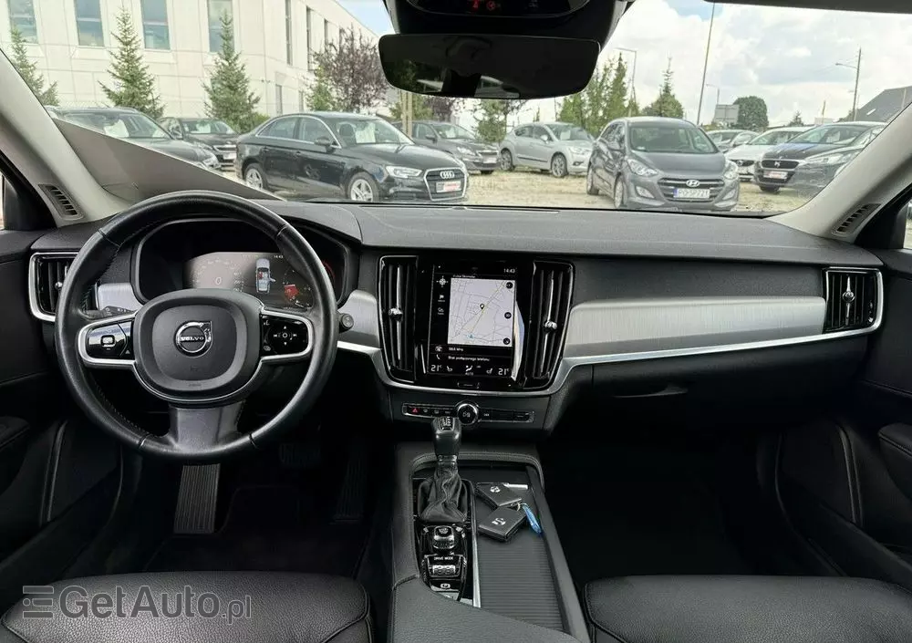VOLVO V90 