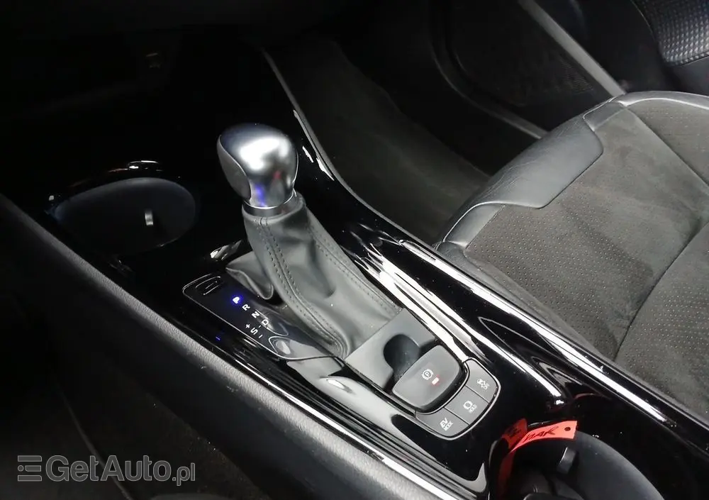 TOYOTA C-HR 2.0 Hybrid Selection