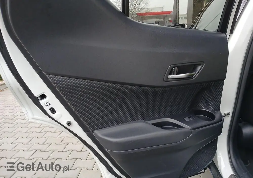 TOYOTA C-HR 2.0 Hybrid Selection