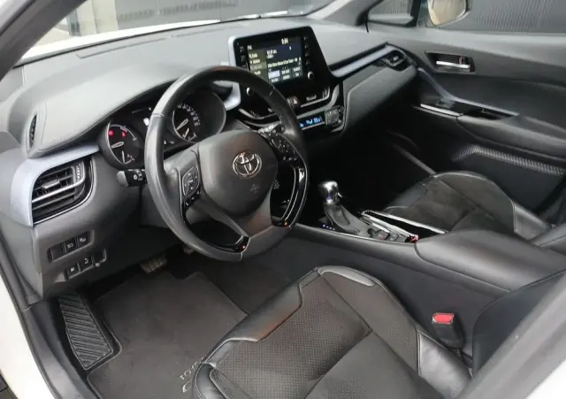 TOYOTA C-HR 2.0 Hybrid Selection