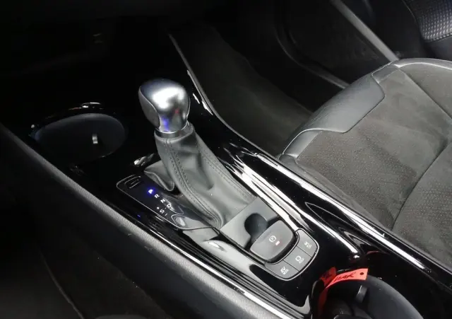 TOYOTA C-HR 2.0 Hybrid Selection