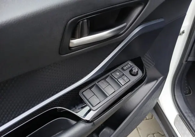 TOYOTA C-HR 2.0 Hybrid Selection