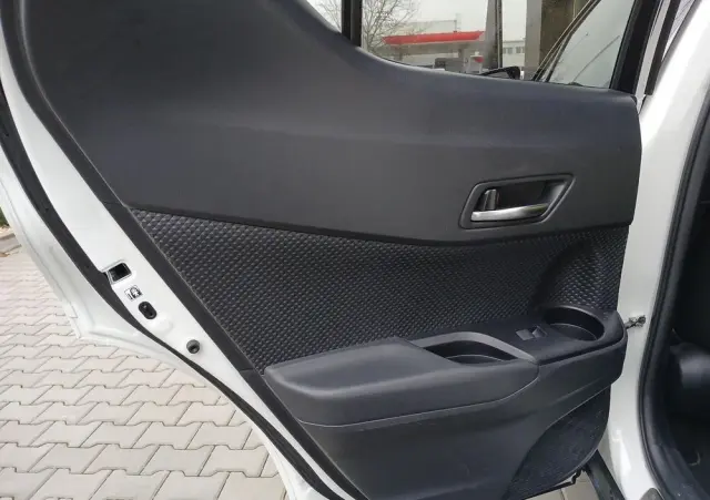 TOYOTA C-HR 2.0 Hybrid Selection