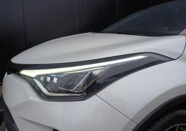 TOYOTA C-HR 2.0 Hybrid Selection