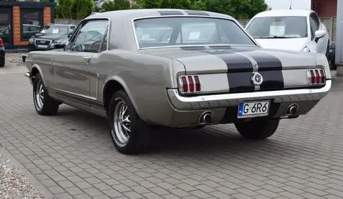 FORD Mustang 