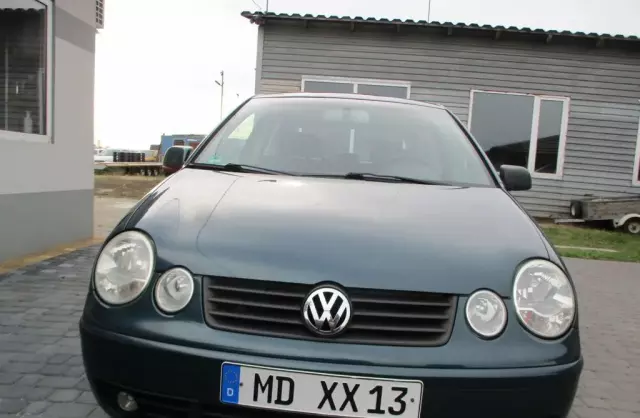 VOLKSWAGEN Polo 