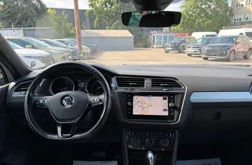 VOLKSWAGEN Tiguan 