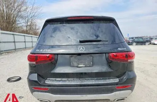 MERCEDES-BENZ GLB 