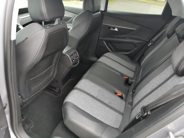 PEUGEOT 3008 Allure 130 S&S Aut.