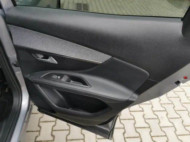 PEUGEOT 3008 Allure 130 S&S Aut.