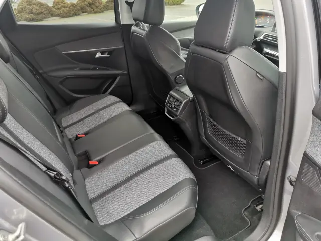 PEUGEOT 3008 Allure 130 S&S Aut.