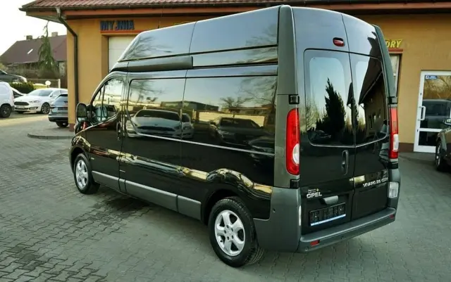 OPEL Vivaro 