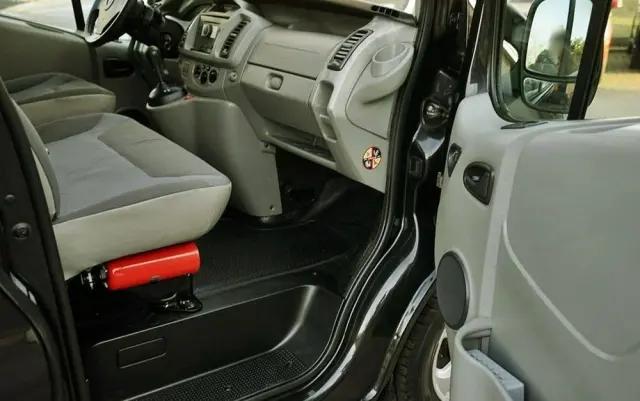 OPEL Vivaro 