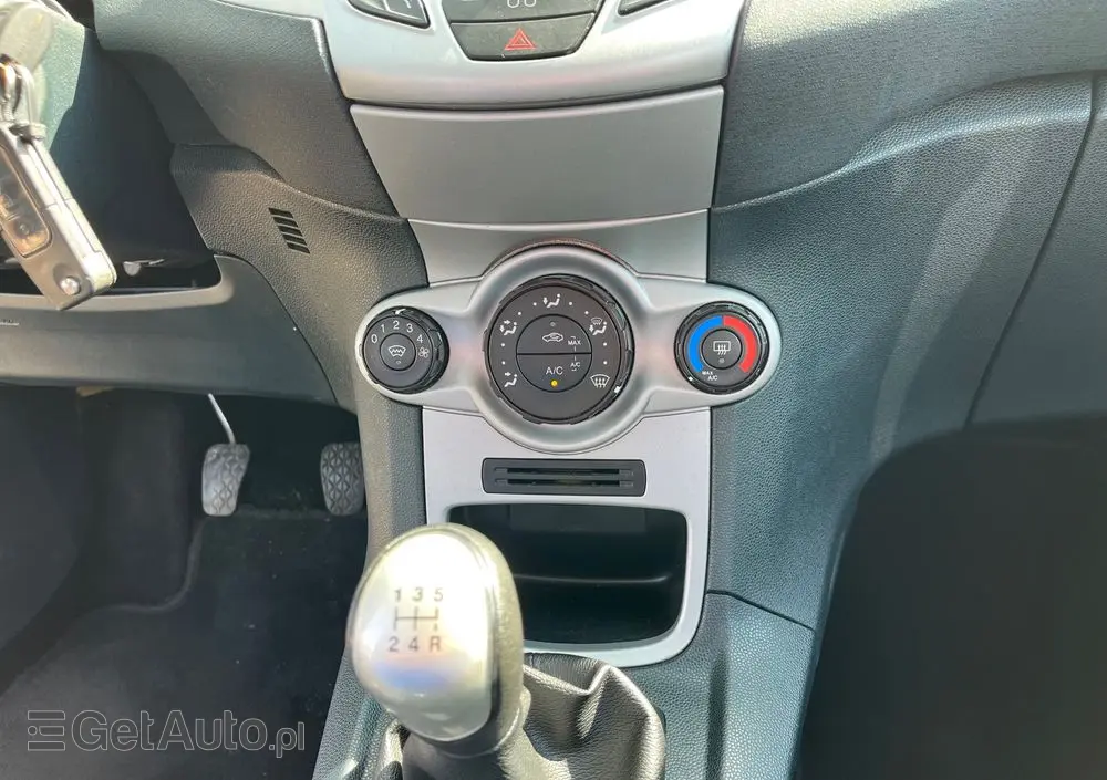 FORD Fiesta 1.25 Champions Edition