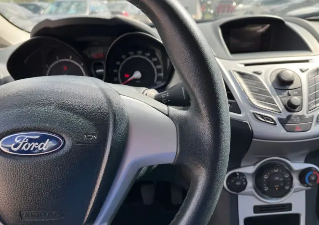 FORD Fiesta 1.25 Champions Edition