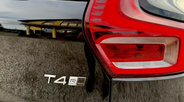 VOLVO XC 40 T4 AWD Geartronic R-Design