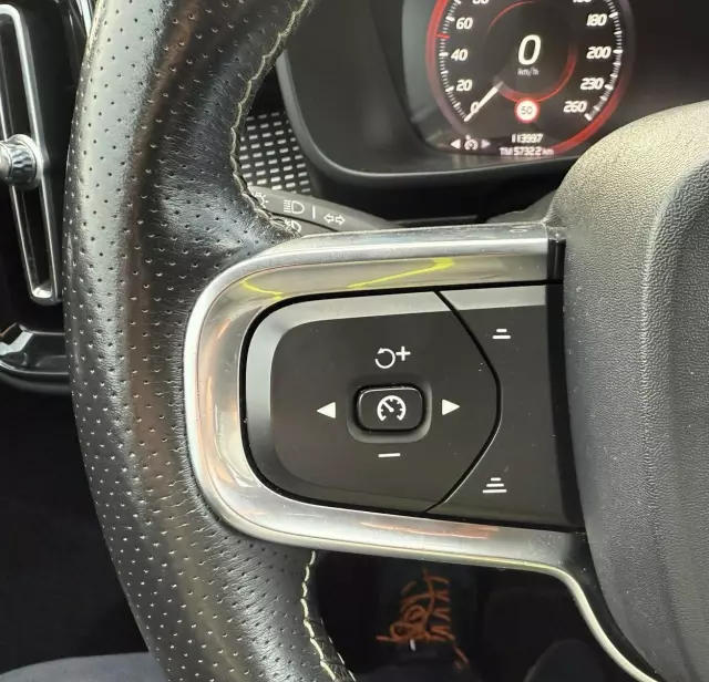 VOLVO XC 40 T4 AWD Geartronic R-Design