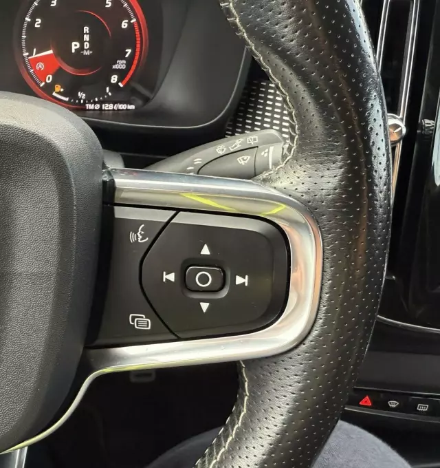 VOLVO XC 40 T4 AWD Geartronic R-Design