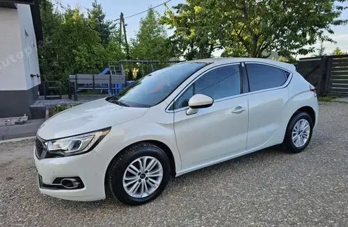 DS 4 
