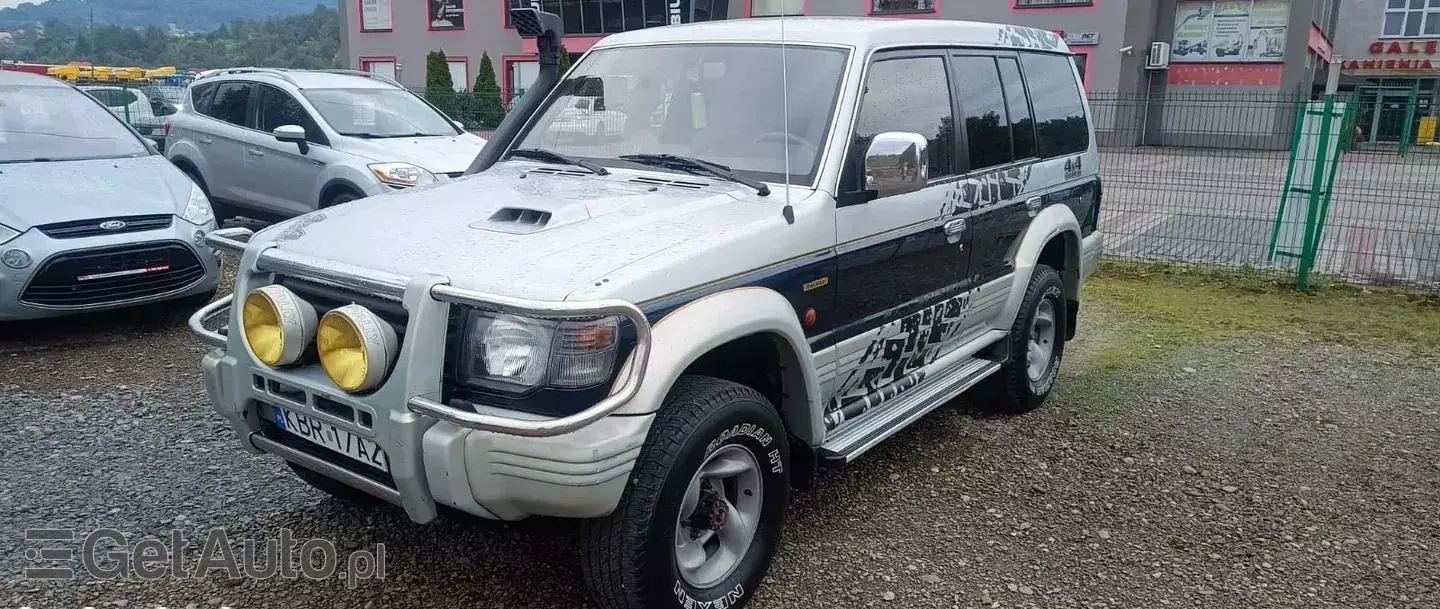 MITSUBISHI Pajero 