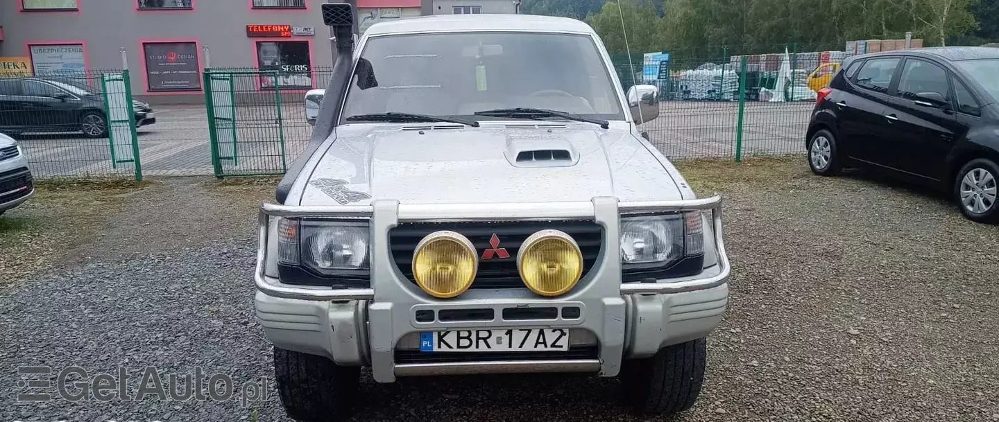 MITSUBISHI Pajero 