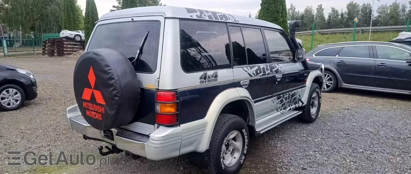 MITSUBISHI Pajero 