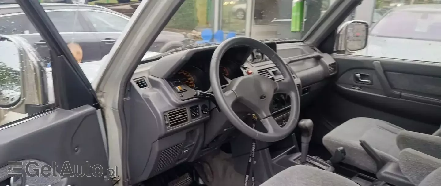 MITSUBISHI Pajero 
