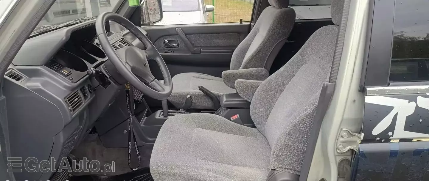 MITSUBISHI Pajero 