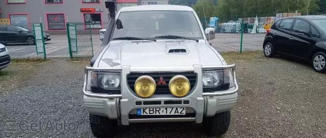 MITSUBISHI Pajero 