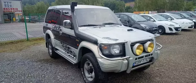 MITSUBISHI Pajero 