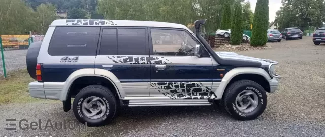 MITSUBISHI Pajero 