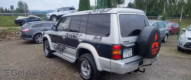 MITSUBISHI Pajero 