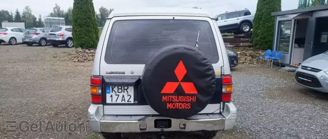 MITSUBISHI Pajero 