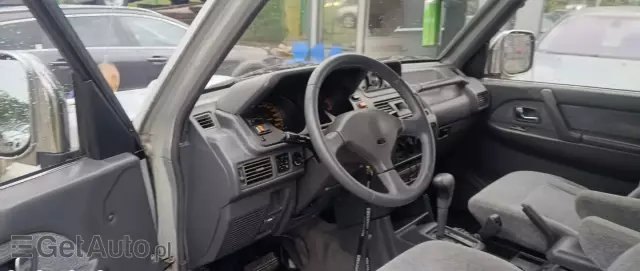 MITSUBISHI Pajero 