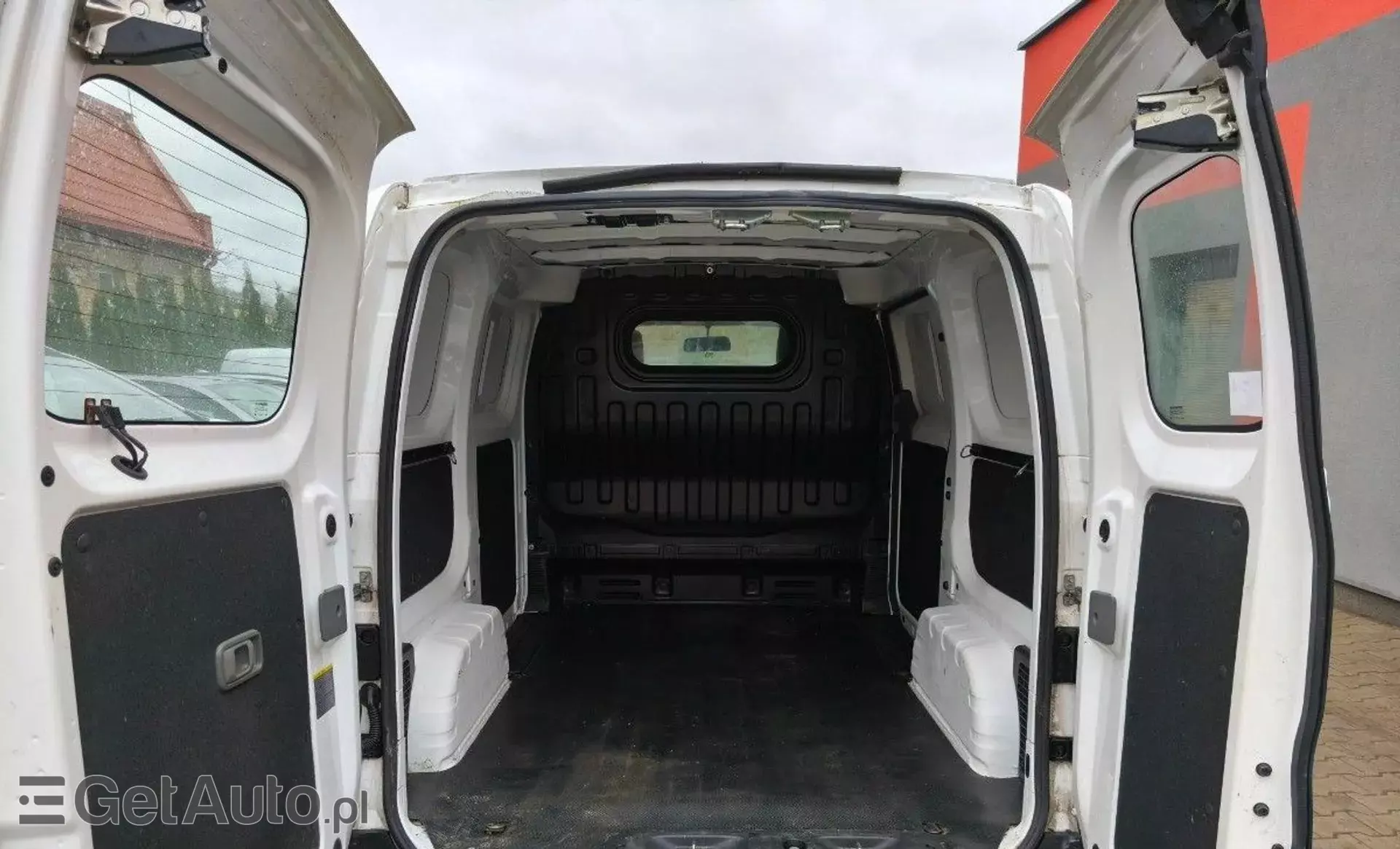 NISSAN NV200 