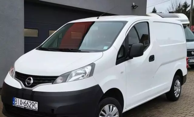 NISSAN NV200 