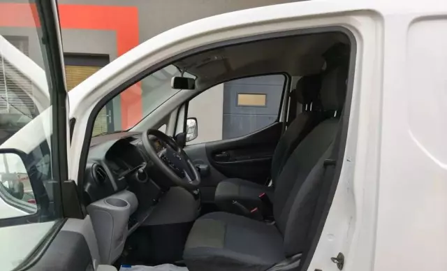 NISSAN NV200 