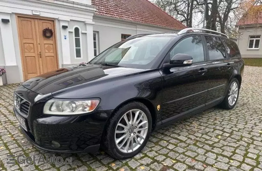 VOLVO V50 