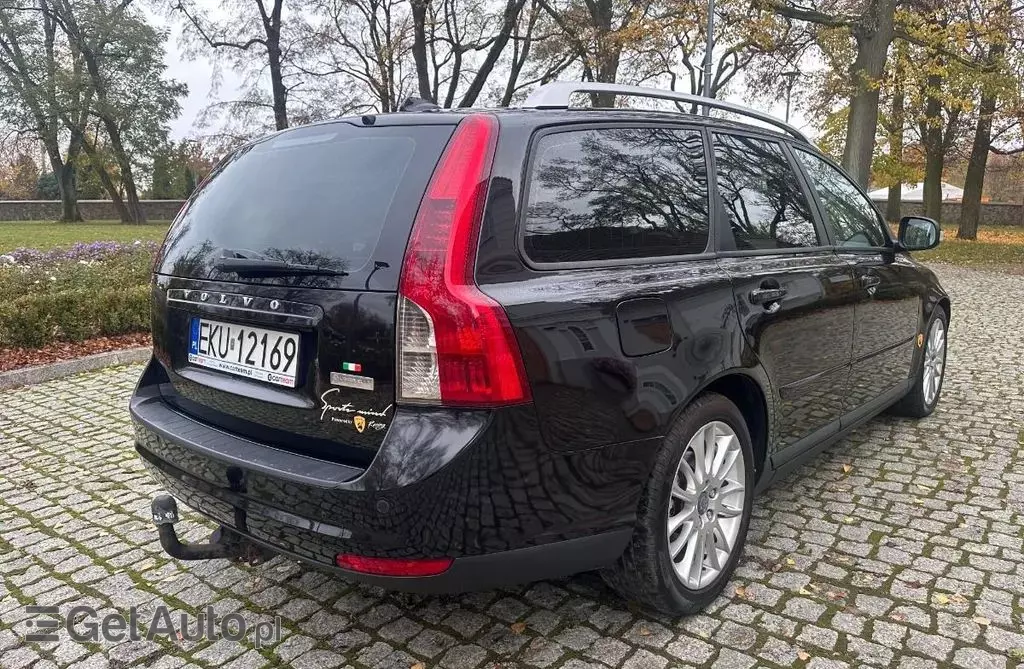 VOLVO V50 