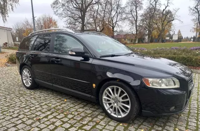 VOLVO V50 