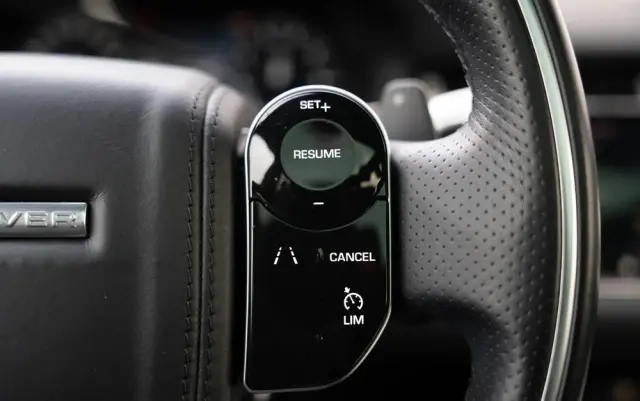 LAND ROVER Range Rover Evoque 2.0 P300 mHEV R-Dynamic SE