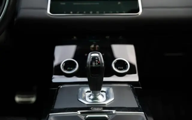 LAND ROVER Range Rover Evoque 2.0 P300 mHEV R-Dynamic SE